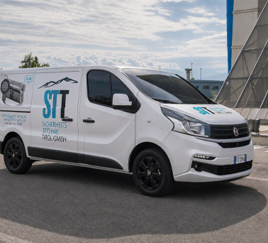 Servicefahrzeug der STT Sicherheitstechnik Tirol GmbH